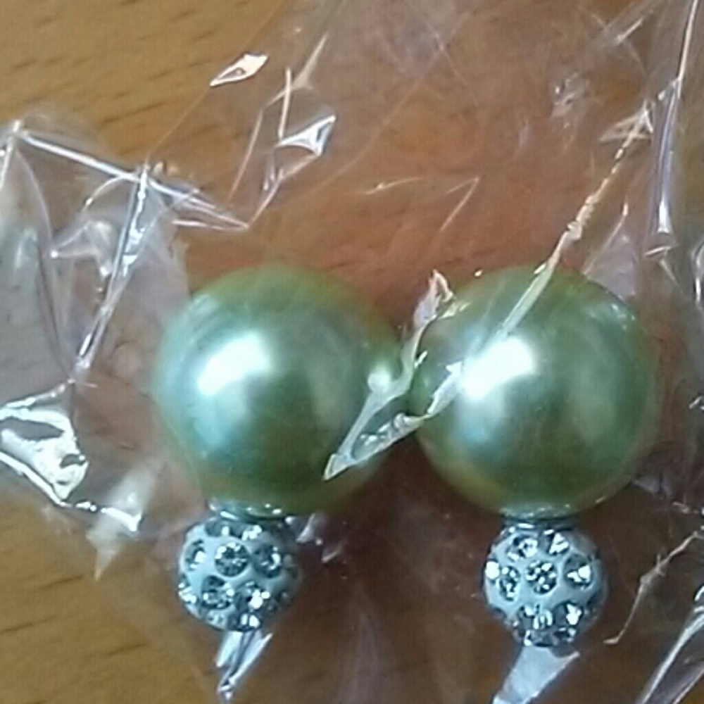 Earrings - Picture 4 of 8